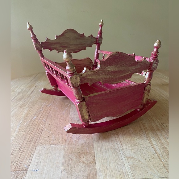 Vintage delicate rocking doll cradle hand painted in fuscia pink and gold - Picture 6 of 9